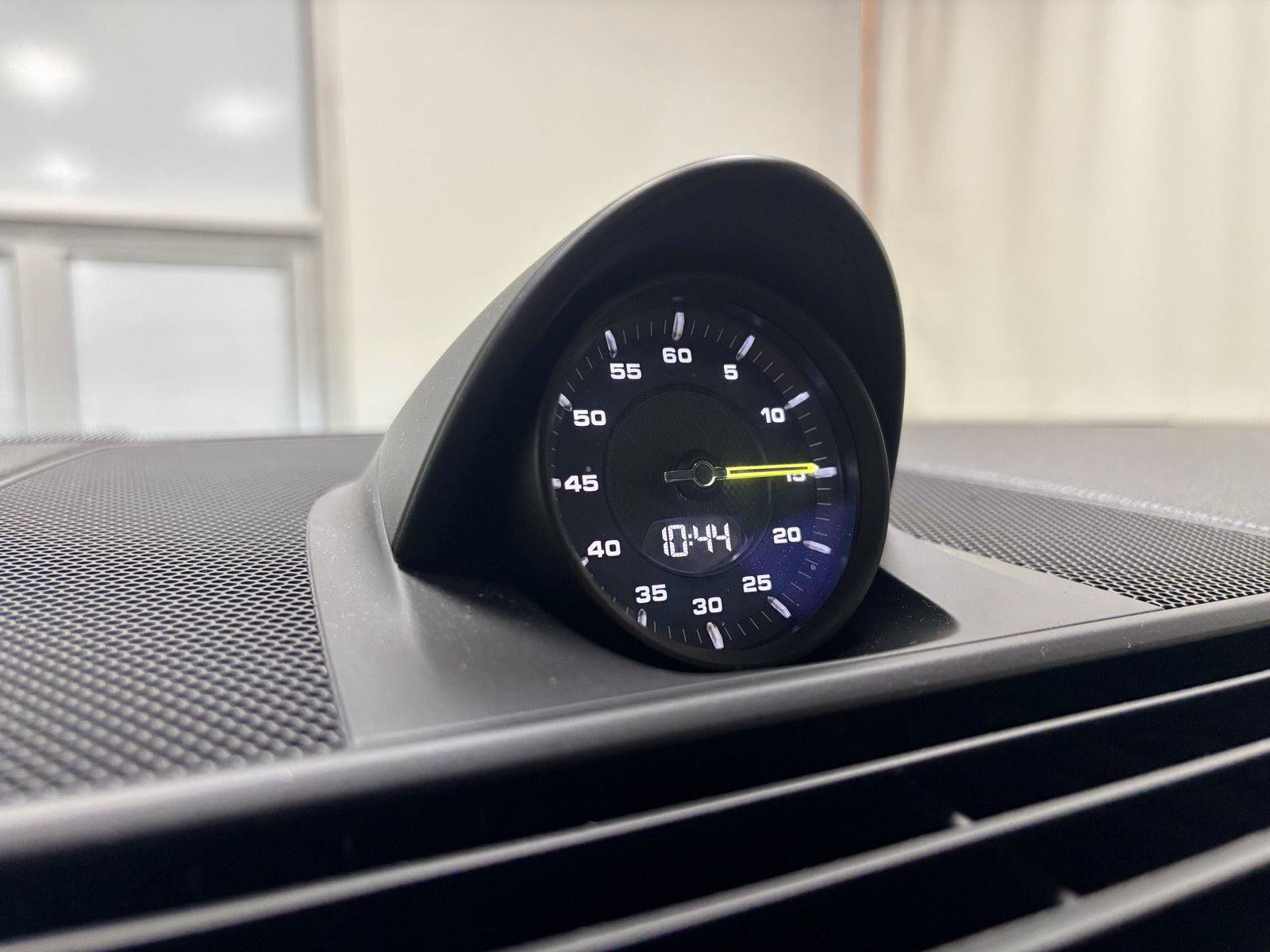 Used 2018 Porsche Panamera 4 AWD/4WD image 34