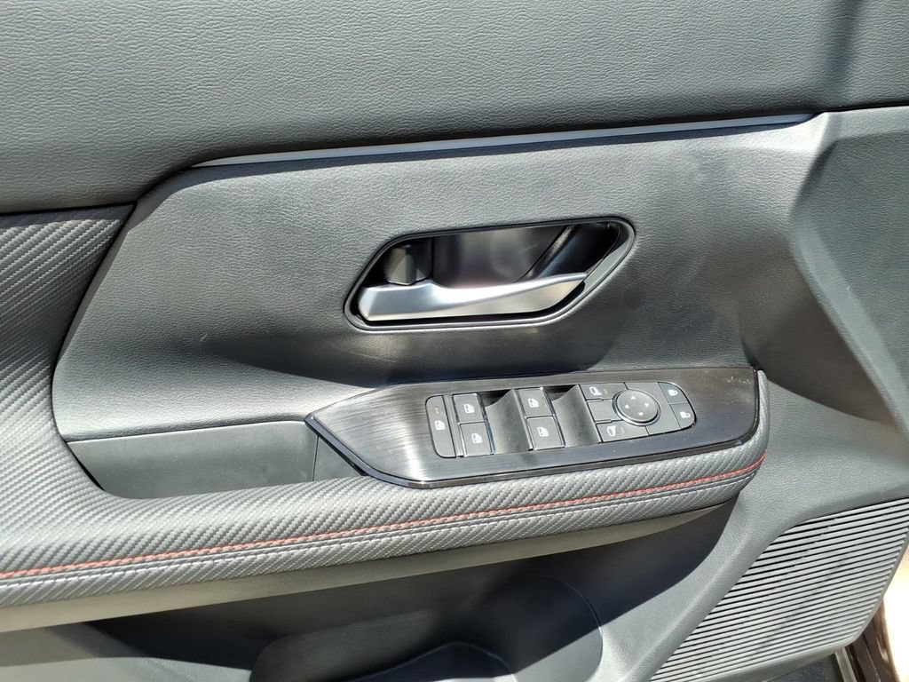 New 2026 Nissan Kicks SR w/ SR Premium Package AWD/4WD image 15