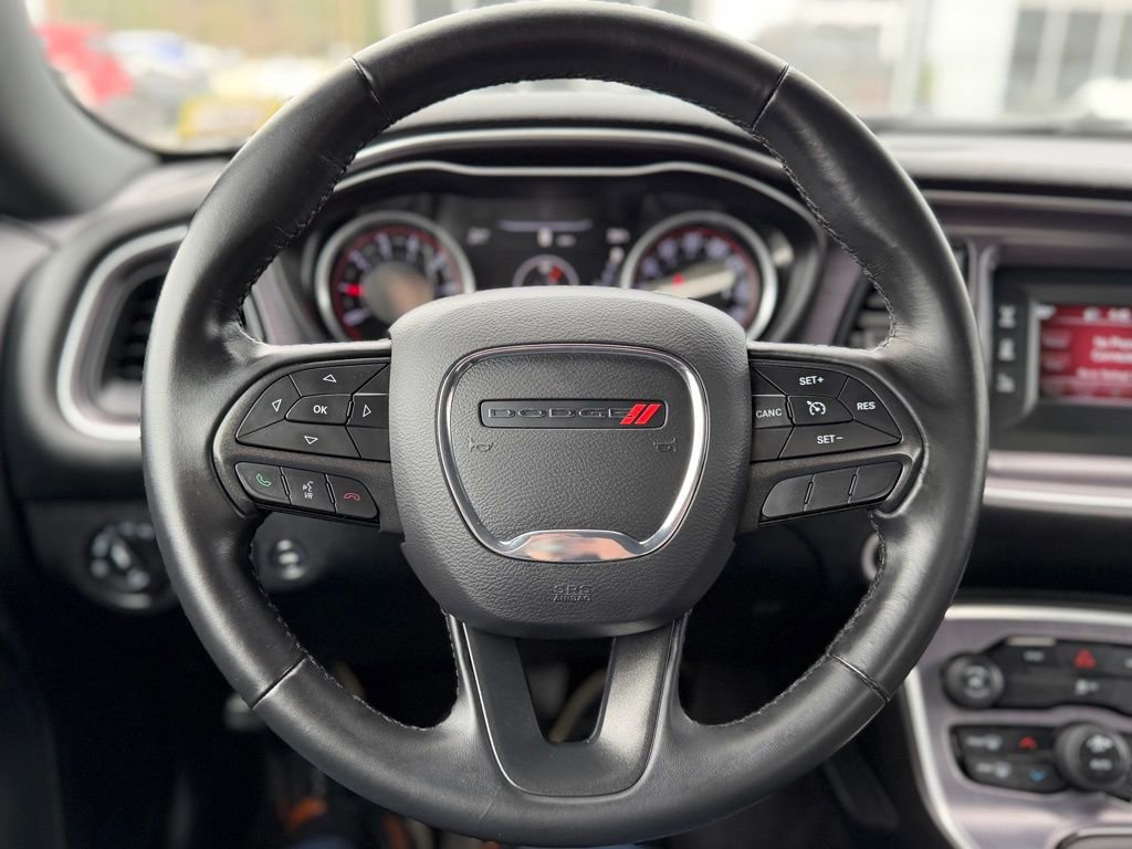 Used 2016 Dodge Challenger SXT image 9