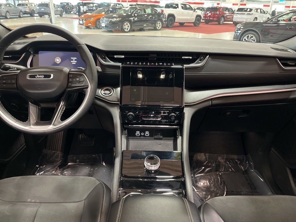 Used 2023 Jeep Grand Cherokee Altitude image 17