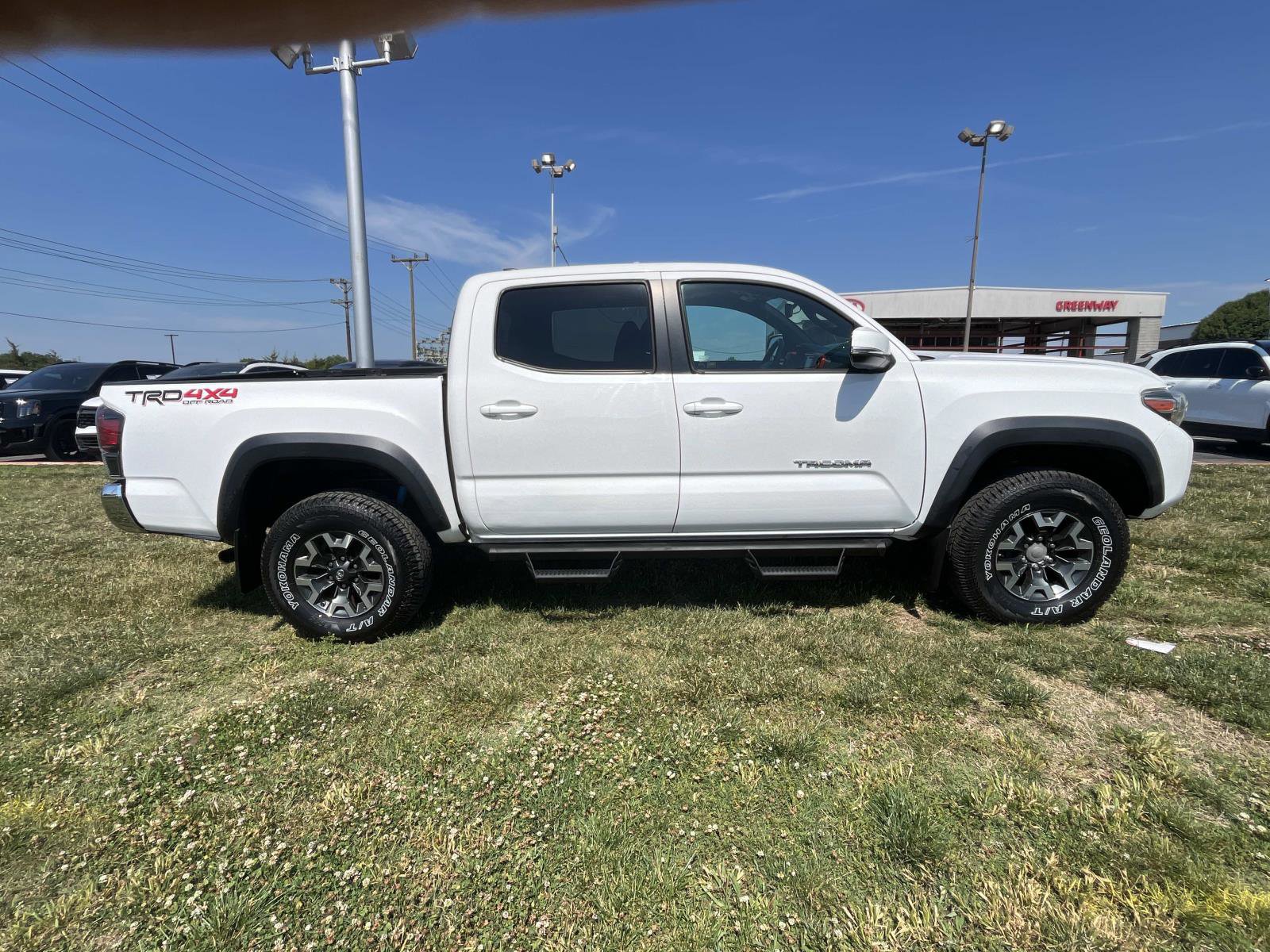 Used 2018 Toyota Tacoma TRD Off-Road AWD/4WD image 8