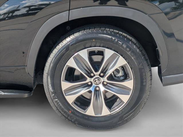 Used 2023 Toyota Highlander XLE image 22
