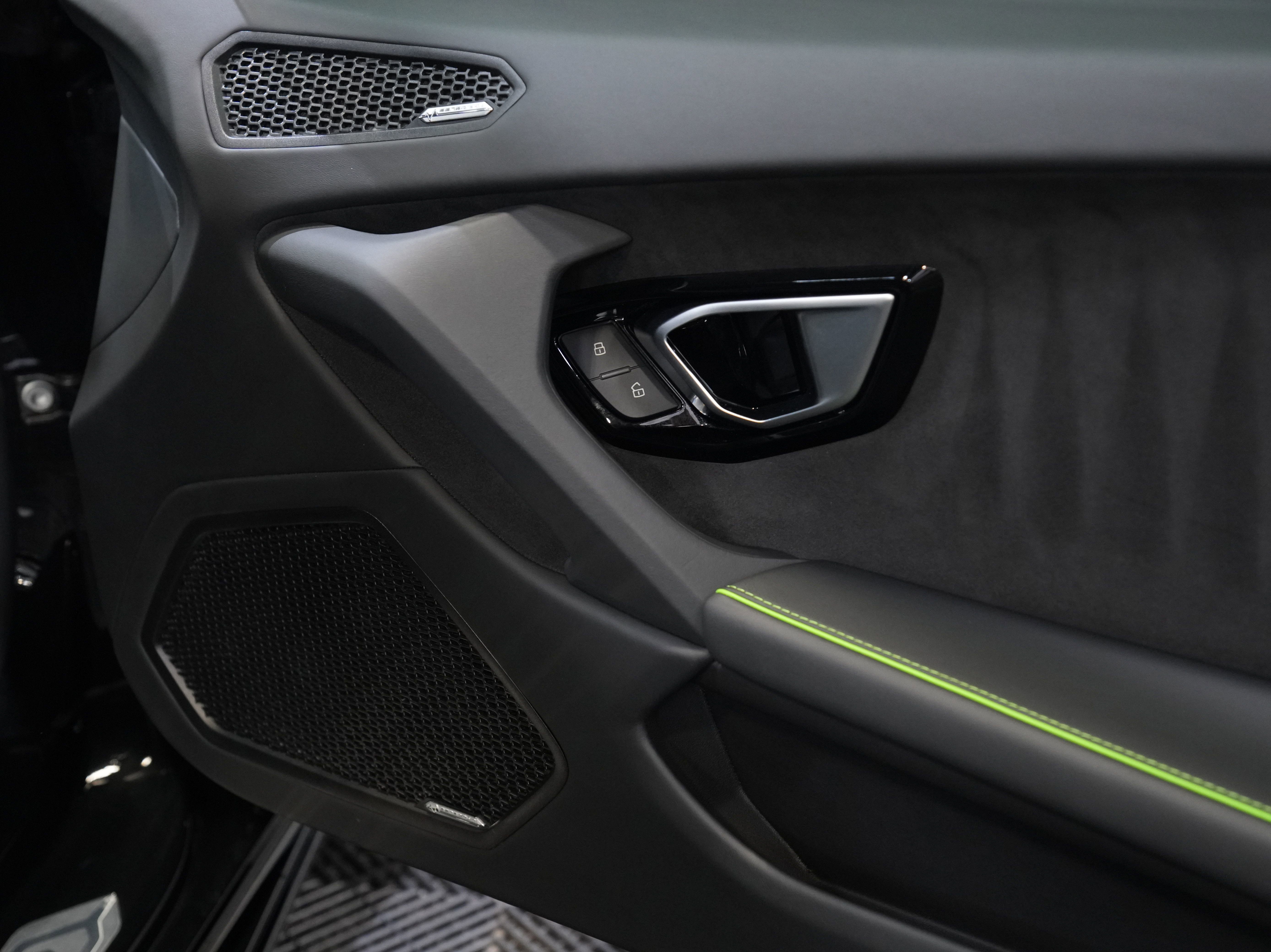 Used 2021 Lamborghini Huracan EVO image 30