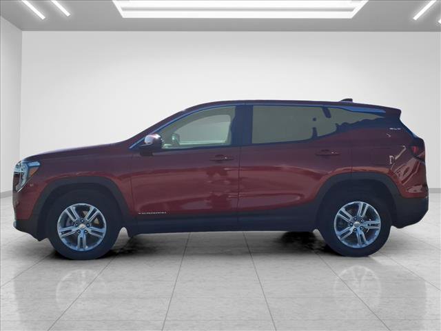 Used 2023 GMC Terrain SLE w/ LPO, Floor Liner Package FWD image 6