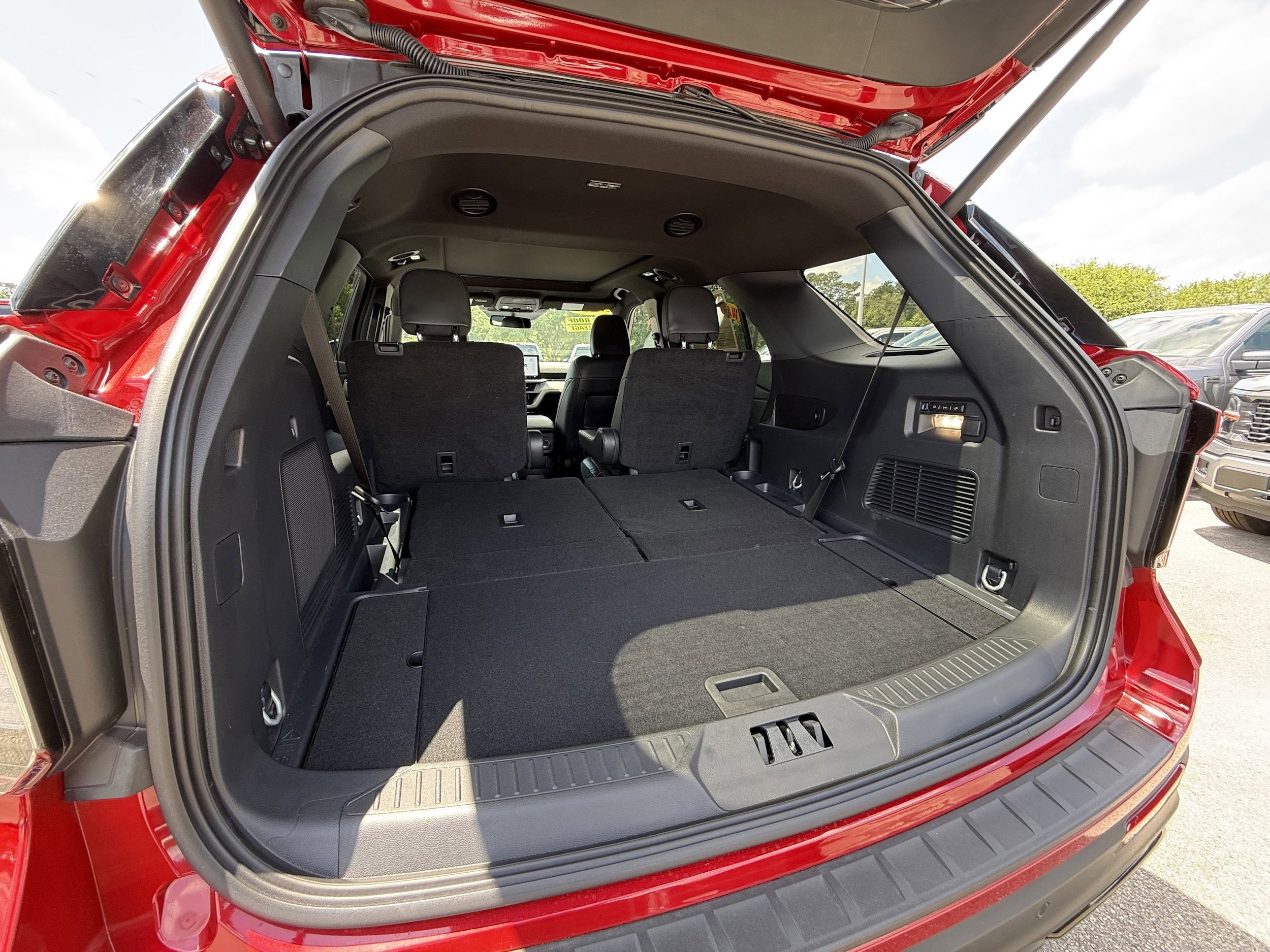 Used 2025 Ford Explorer ST w/ Sun And Sound Package AWD/4WD image 31