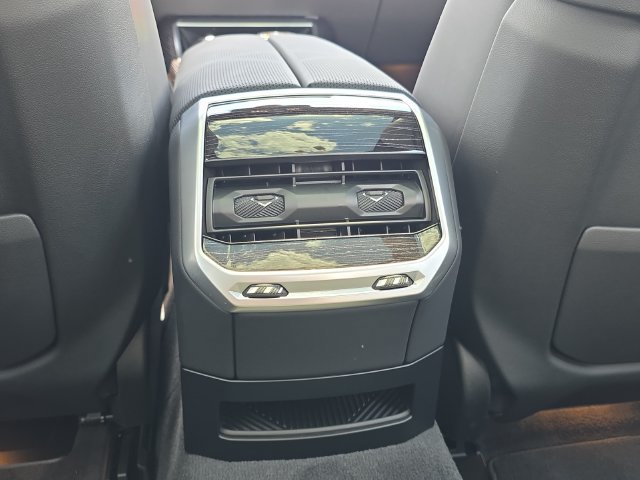 New 2026 BMW 750e xDrive AWD/4WD image 33