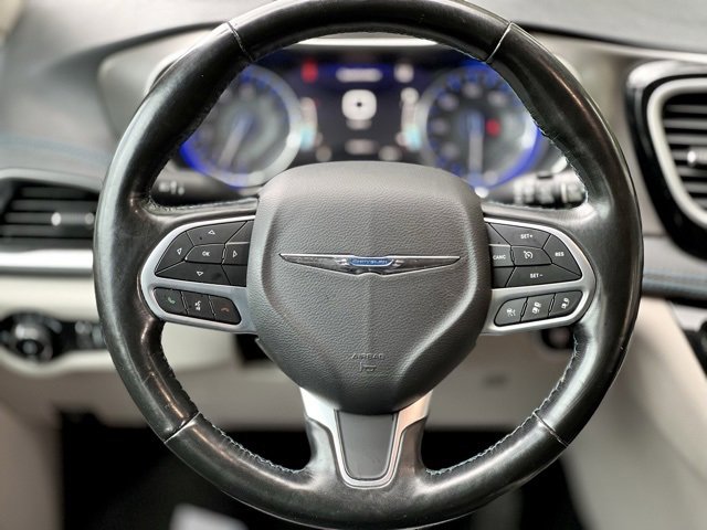 Used 2021 Chrysler Pacifica Touring-L image 36