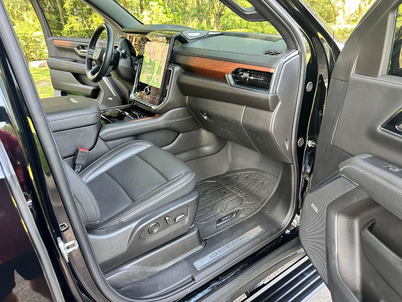Used 2025 GMC Yukon Denali w/ Denali Reserve Package AWD/4WD image 34
