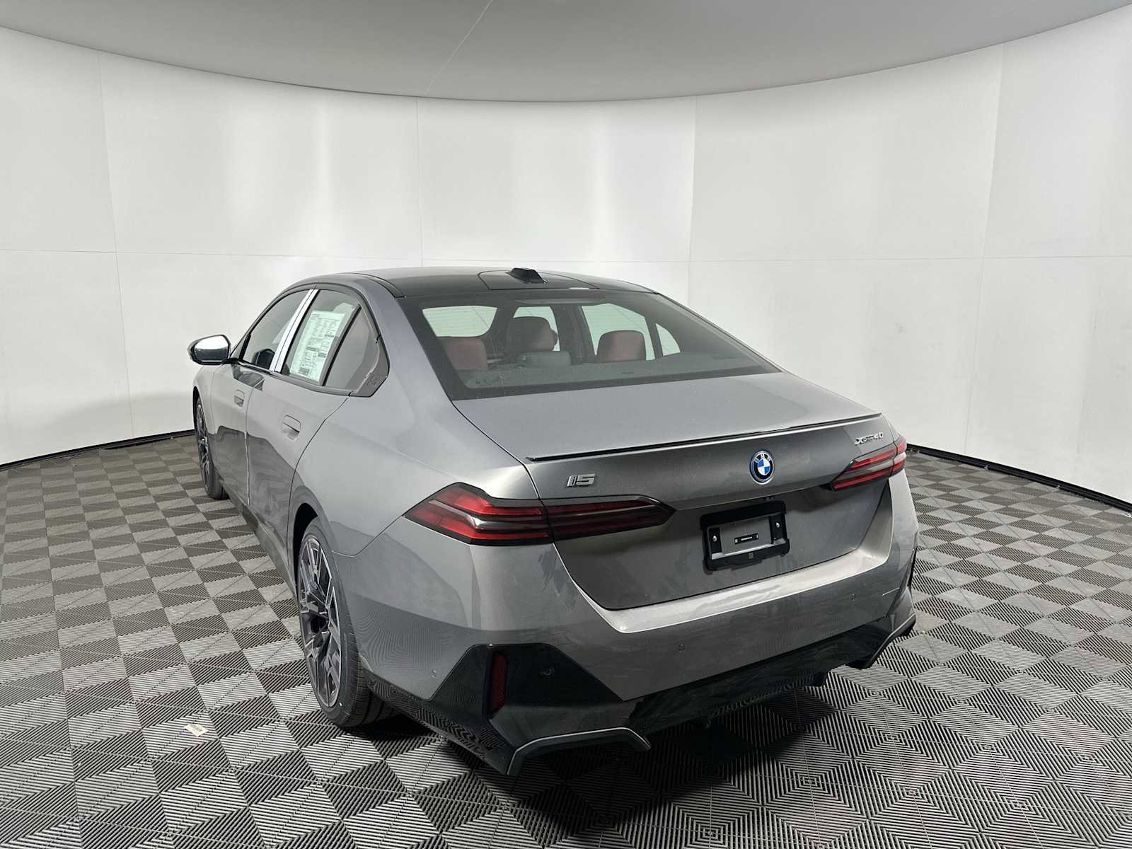 New 2026 BMW i5 eDrive40 w/ M Sport Package image 3