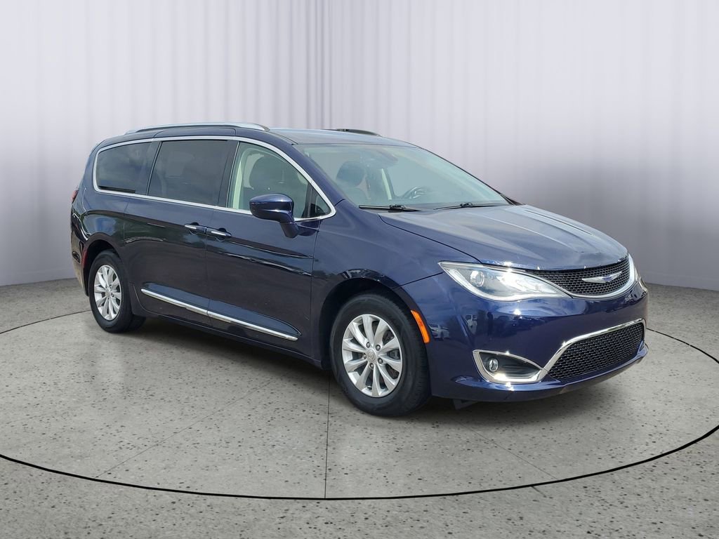 Used 2019 Chrysler Pacifica Touring-L FWD video 2
