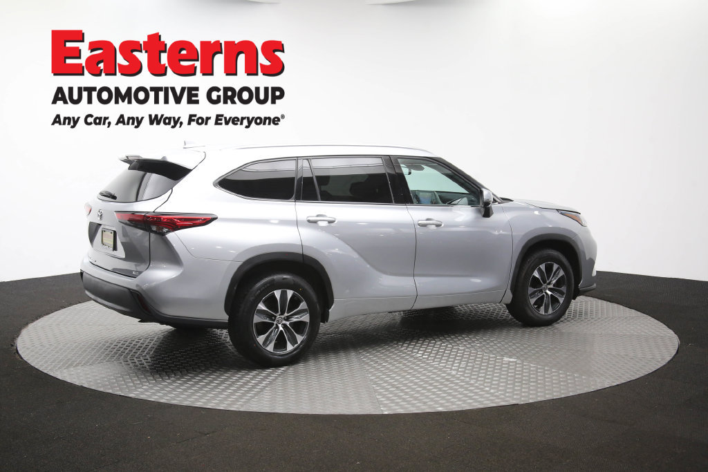 Used 2021 Toyota Highlander XLE FWD image 49