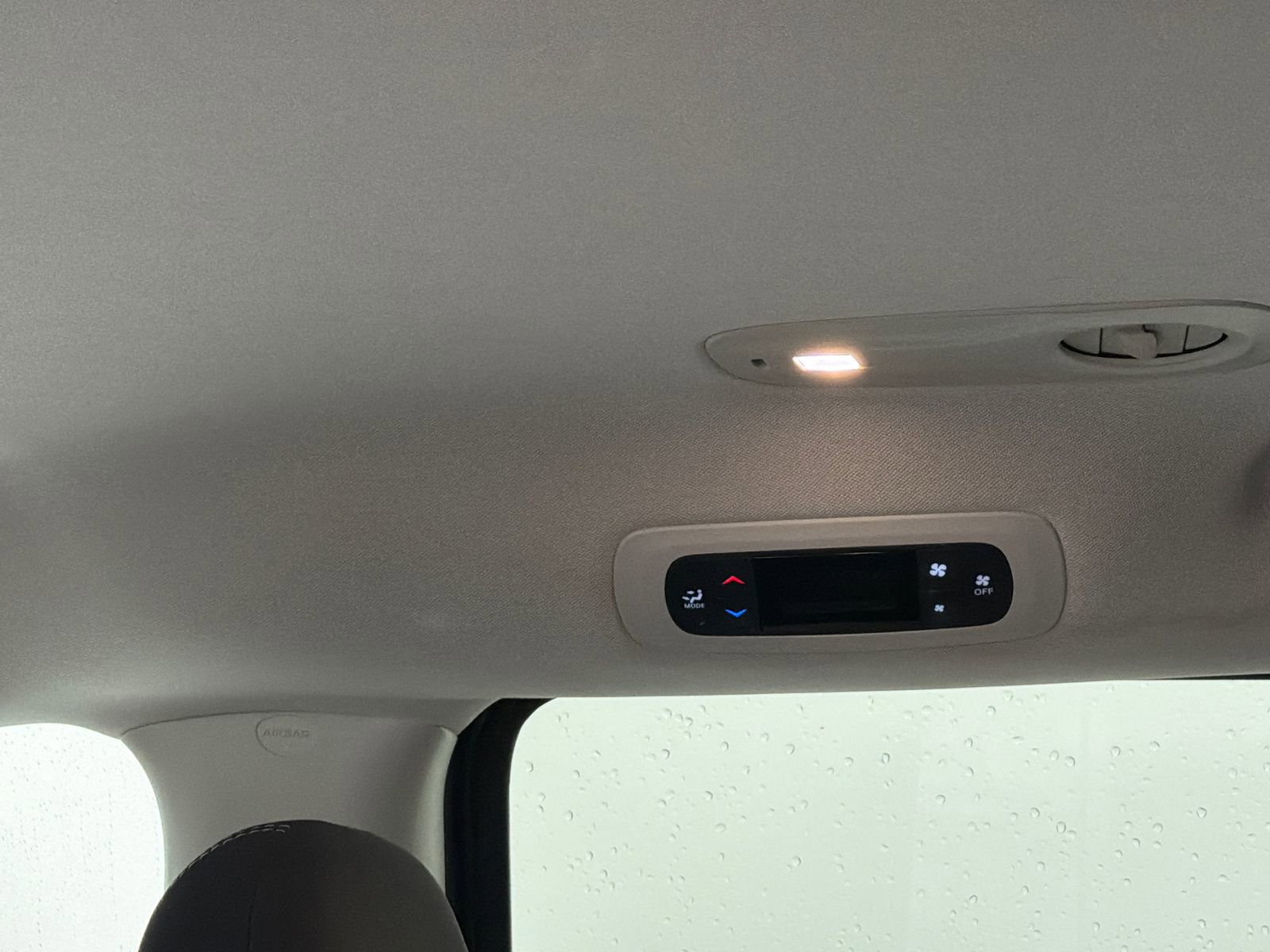 Used 2022 Chrysler Voyager LX image 20