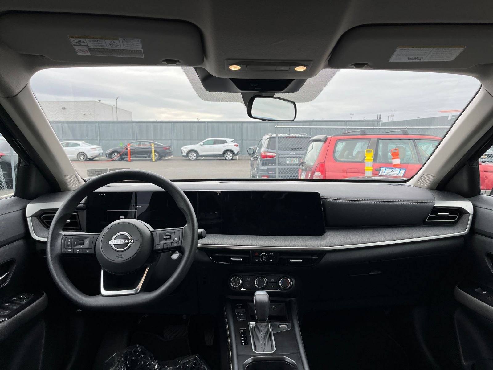 Used 2025 Nissan Kicks SV image 31