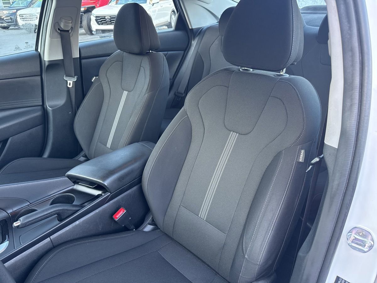 Used 2023 Hyundai Elantra SE image 14