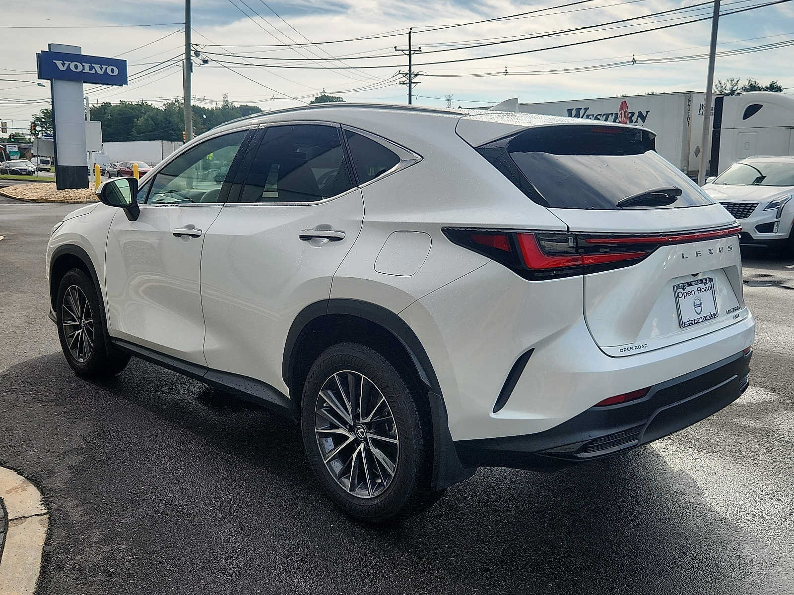 Used 2022 Lexus NX 350h AWD w/ Towing Package (2000 Lbs) image 4
