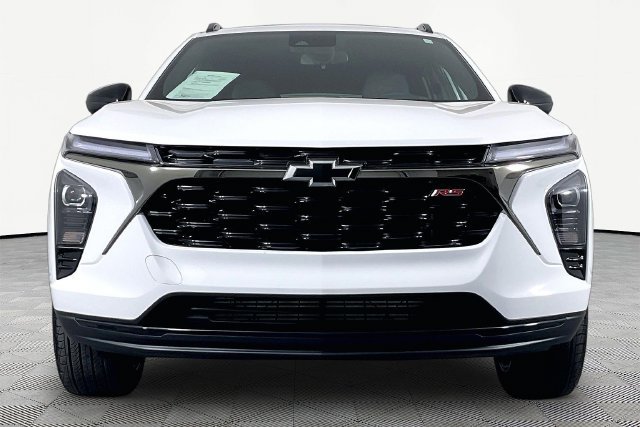 Used 2026 Chevrolet Trax RS w/ Sunroof Package FWD image 2