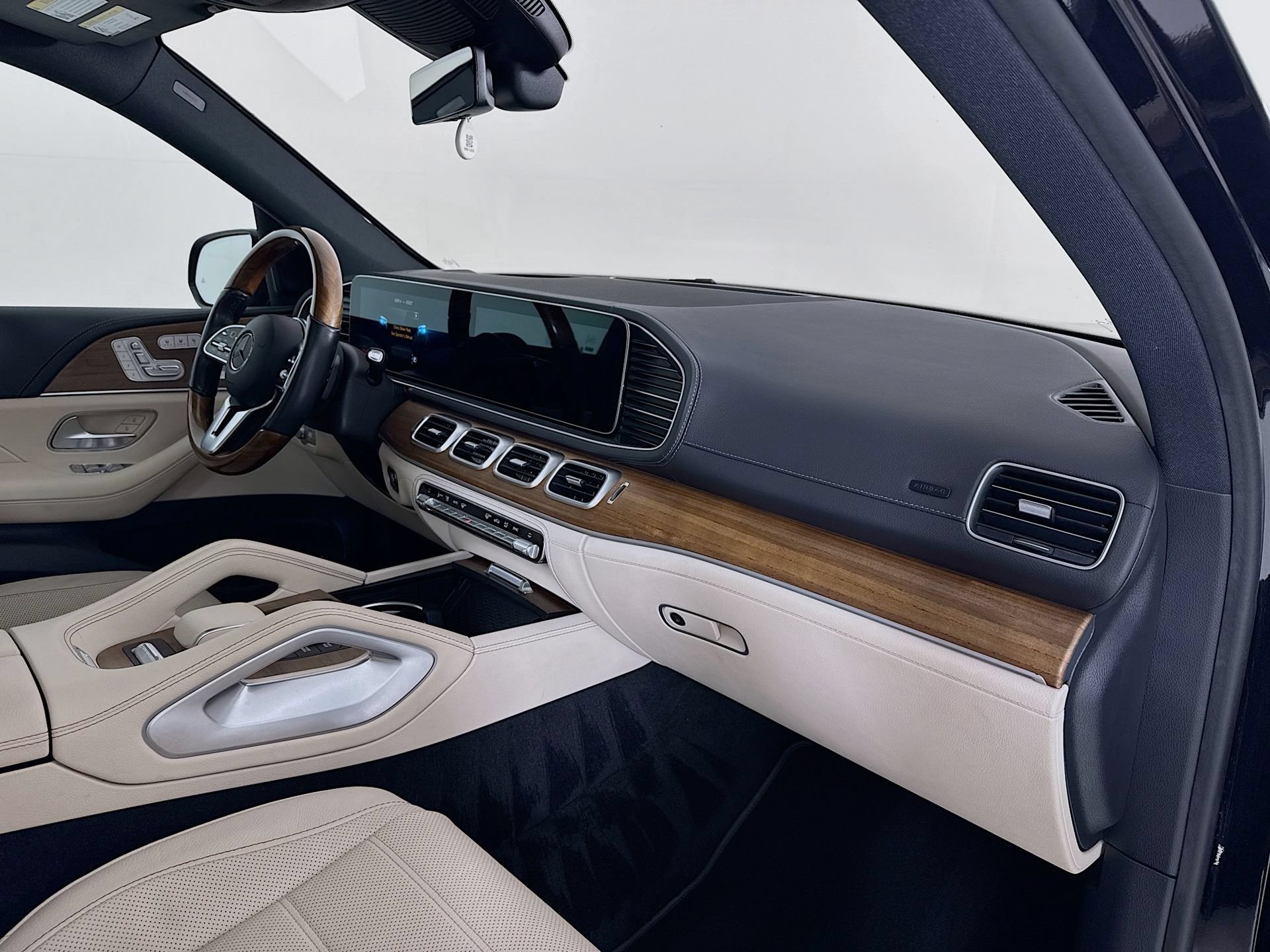 Certified 2023 Mercedes-Benz GLS 580 4MATIC image 33
