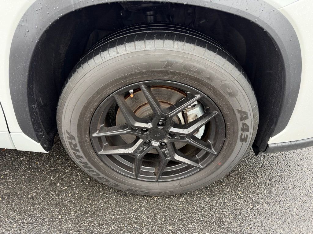 Used 2024 Toyota Highlander LE image 15