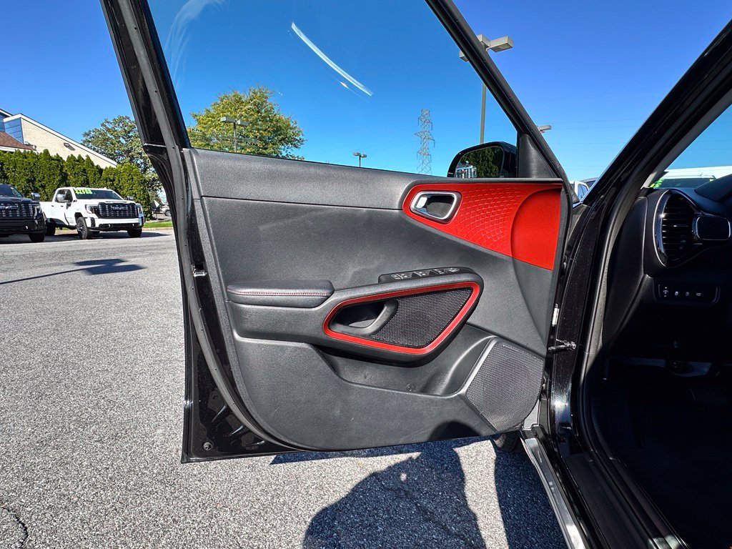 Used 2023 Kia Soul GT-Line w/ GT-Line Technology Package FWD image 23