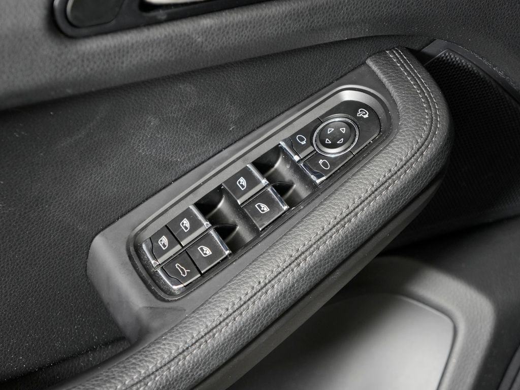 Certified 2023 Porsche Macan Turbo AWD/4WD image 16