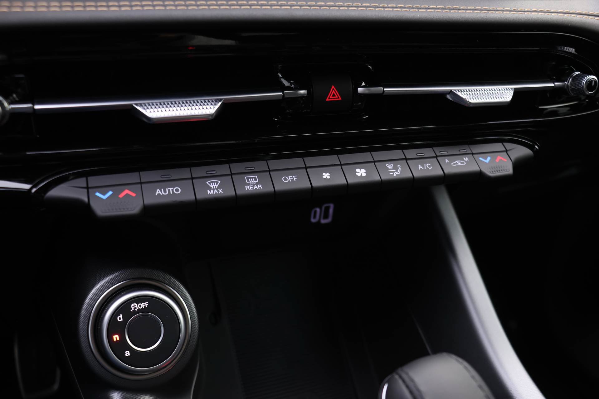 New 2025 Alfa Romeo Tonale w/ Premium Package AWD/4WD image 9