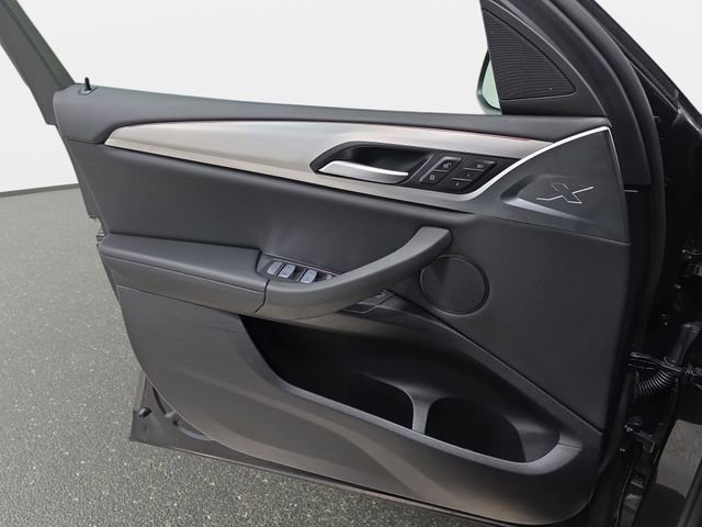 Certified 2025 BMW X4 xDrive30i image 24