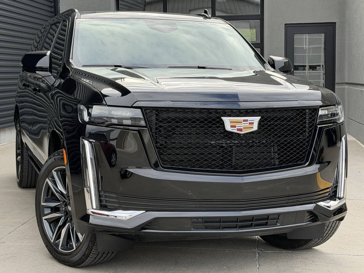 Used 2023 Cadillac Escalade ESV Sport Platinum w/ LPO, ONYX Package AWD/4WD image 5