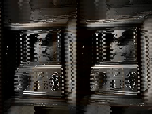 Used 2022 Nissan Pathfinder SV w/ SV Premium Package image 32