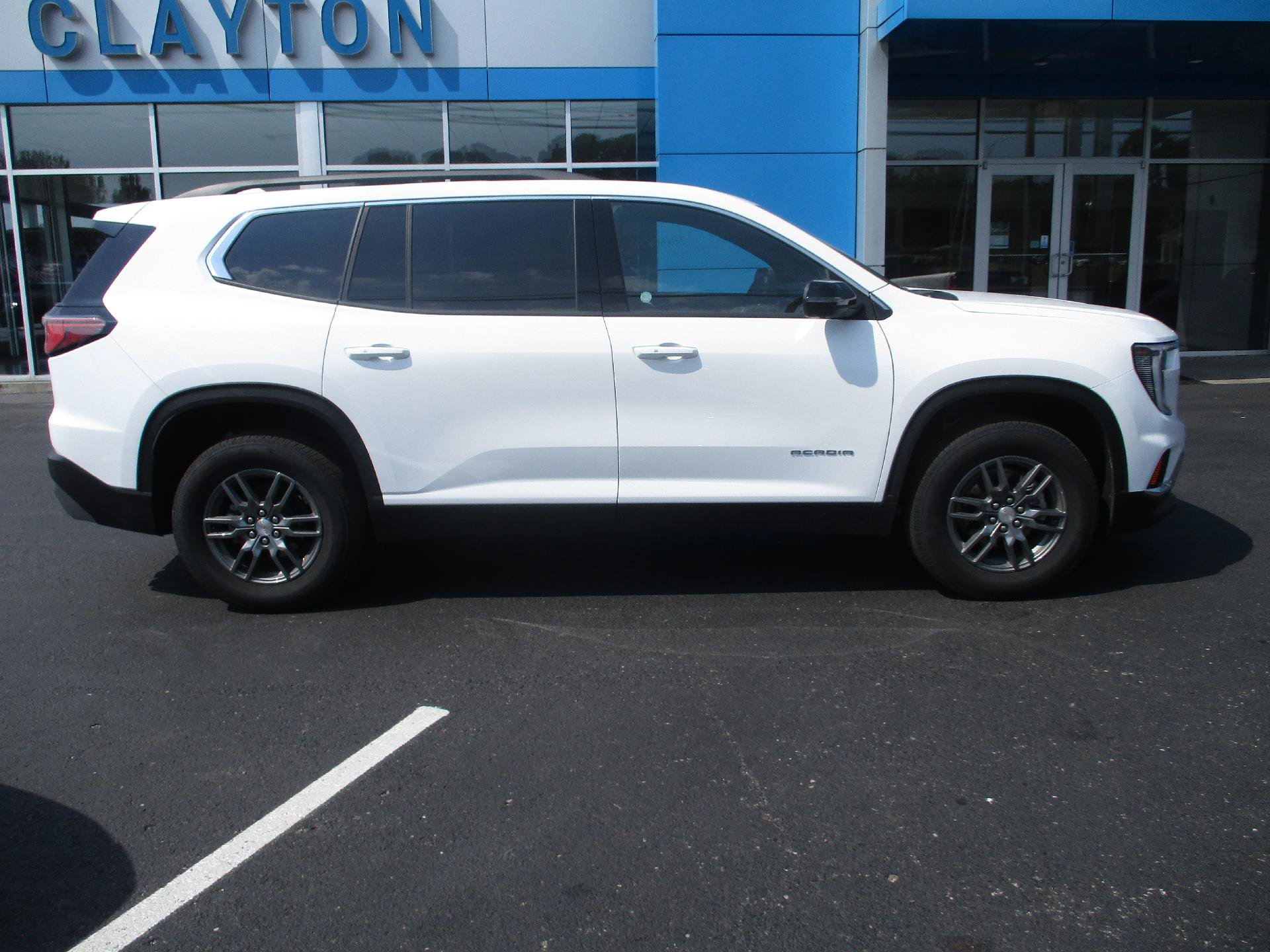 Used 2025 GMC Acadia Elevation FWD image 2