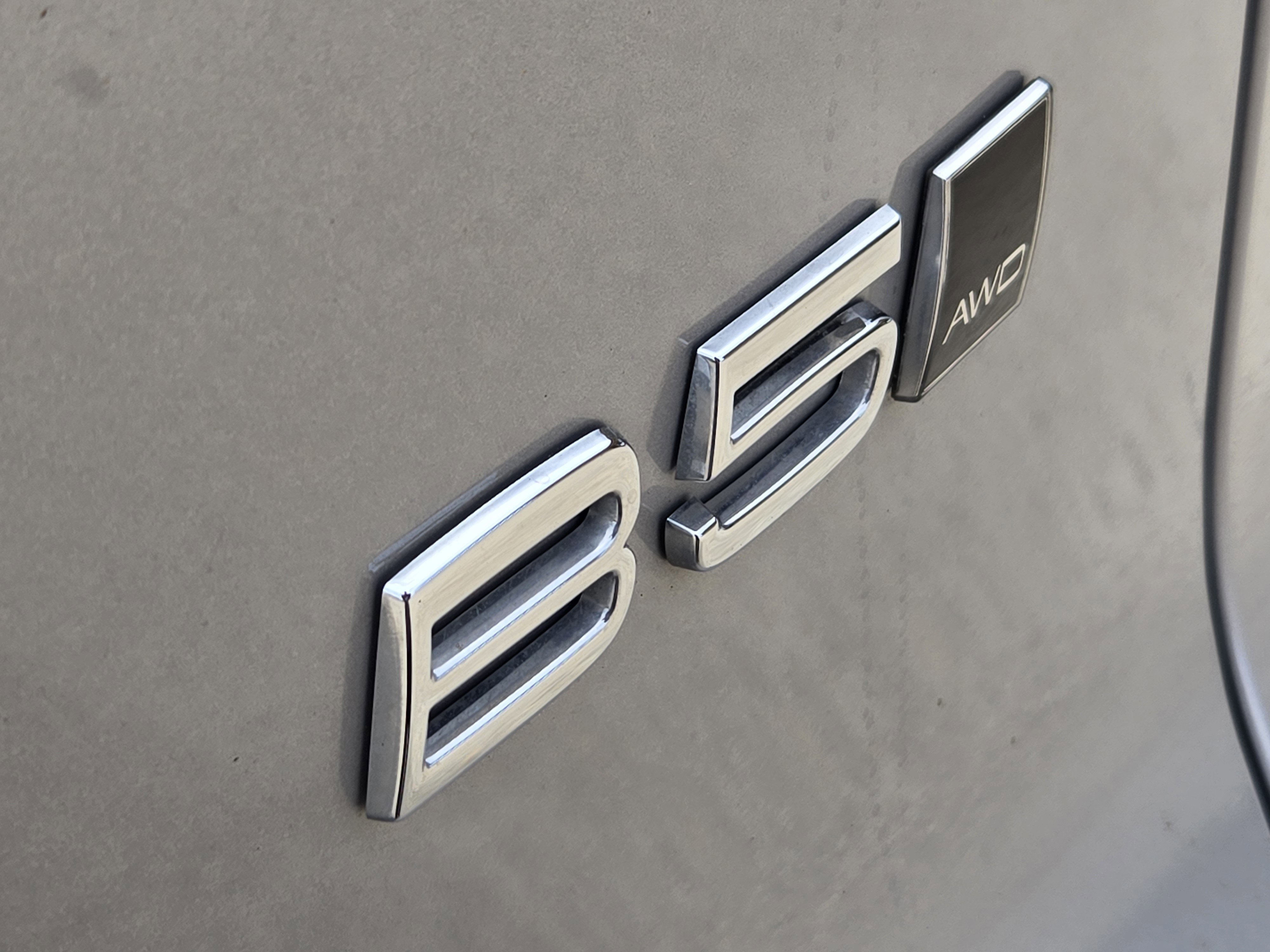 Used 2025 Volvo XC40 B5 Plus image 14