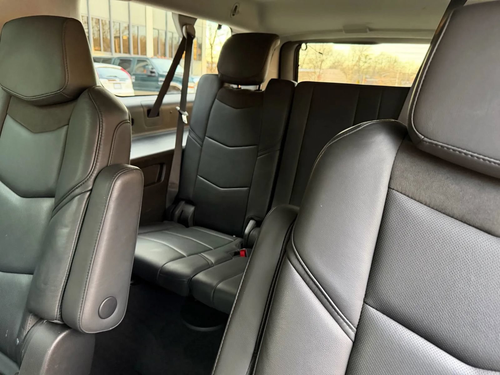 Used 2018 Cadillac Escalade ESV Luxury AWD/4WD image 5