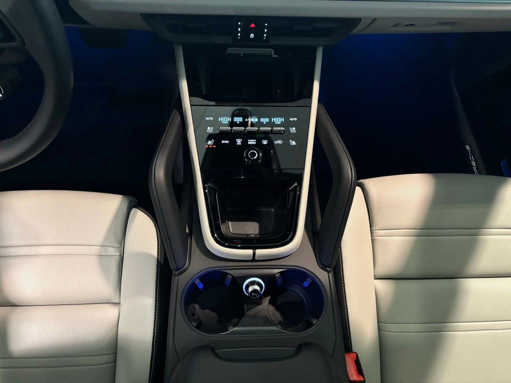 Certified 2025 Porsche Cayenne image 18