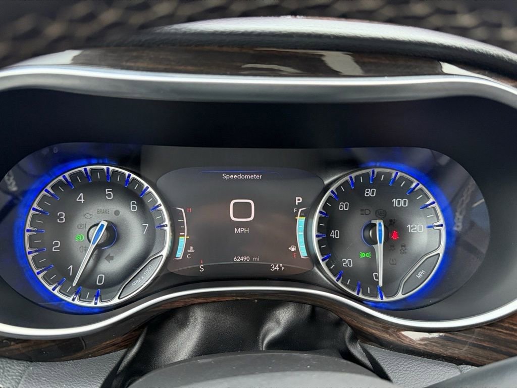Used 2023 Chrysler Pacifica Limited image 16