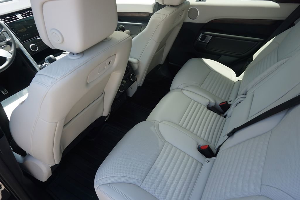 New 2025 Land Rover Discovery Dynamic SE image 29