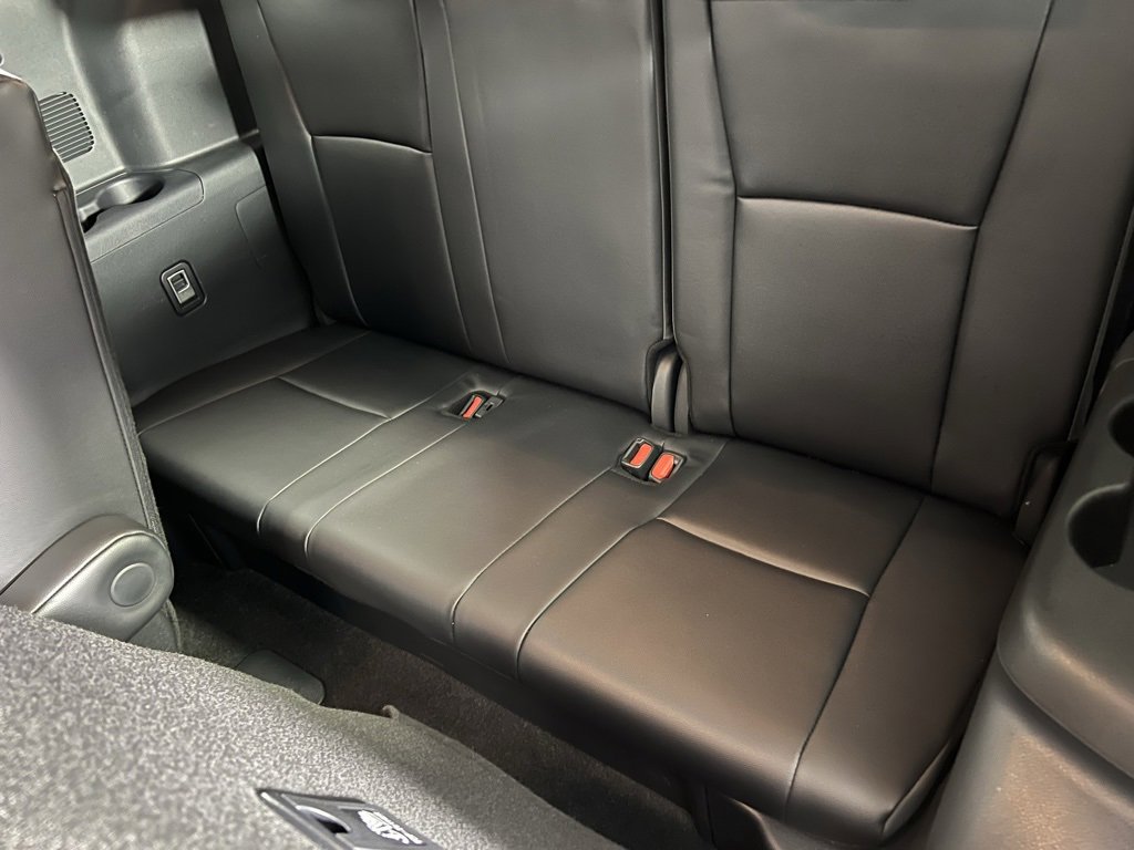 Used 2025 Toyota Highlander XLE image 25