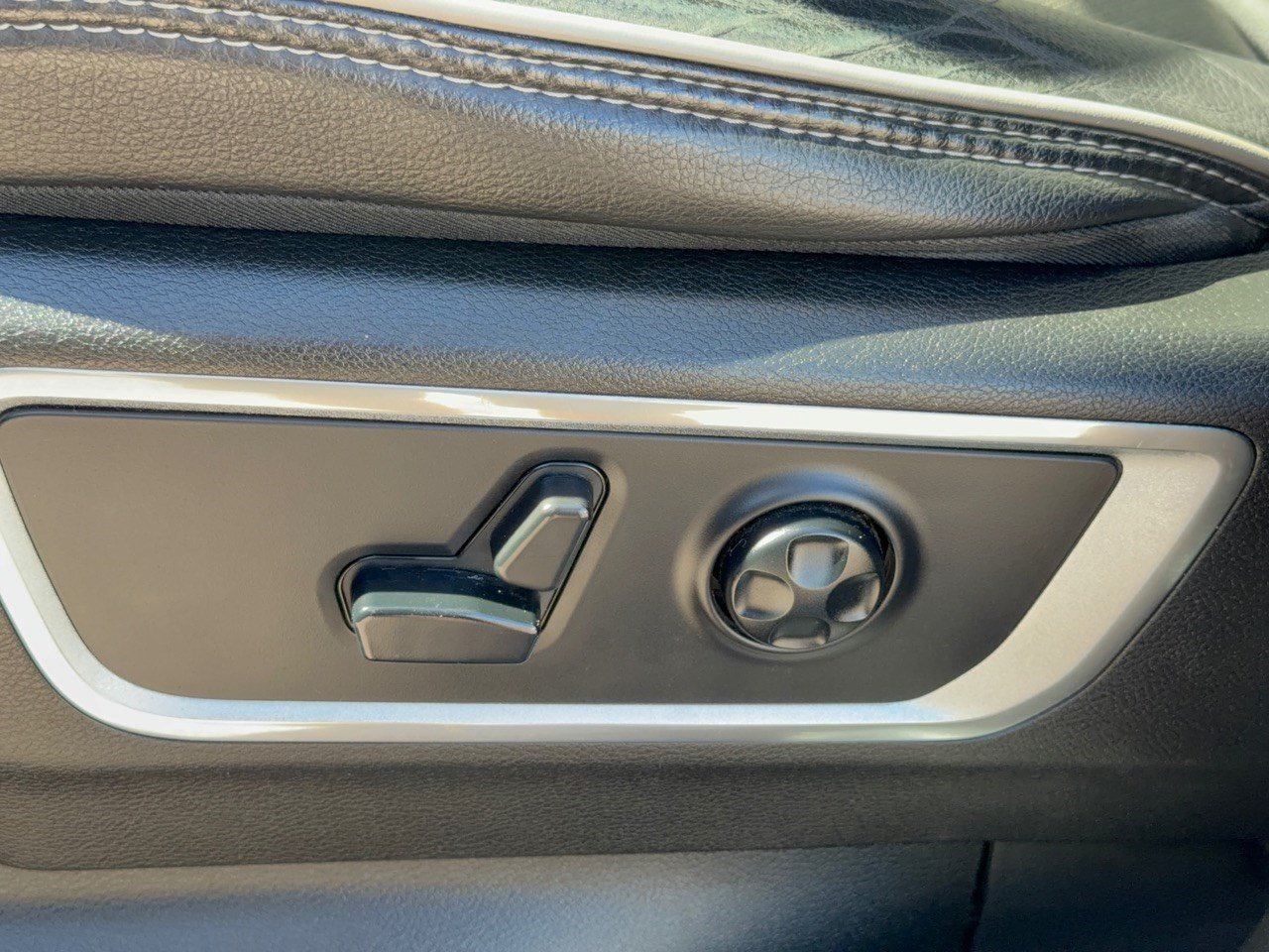 Used 2019 RAM 1500 Laramie RWD image 16