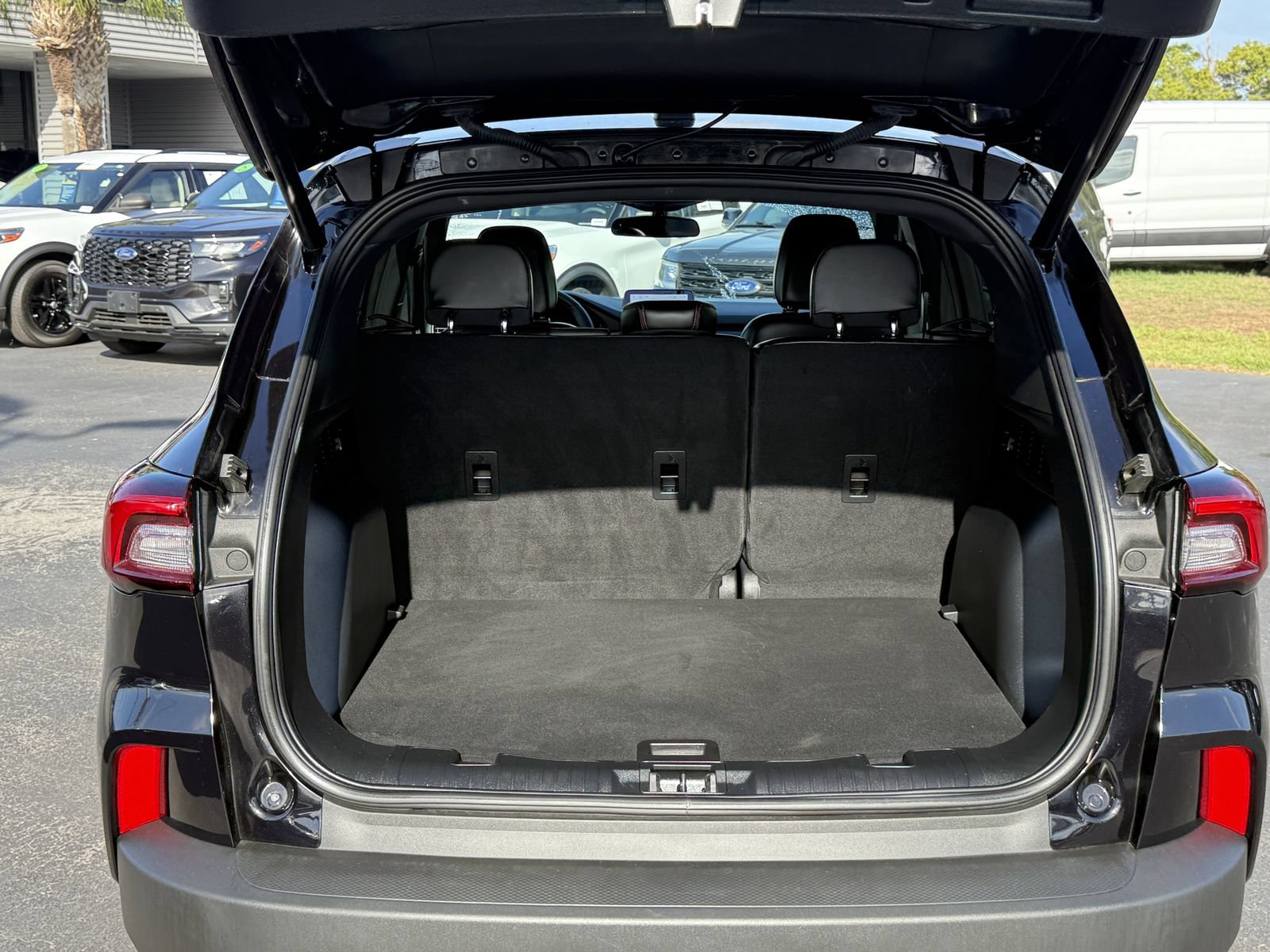 Used 2025 Ford Escape ST-Line Select AWD/4WD image 9