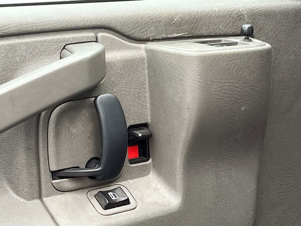 Used 2023 GMC Savana 3500 Extended w/ Driver Convenience Package RWD image 17