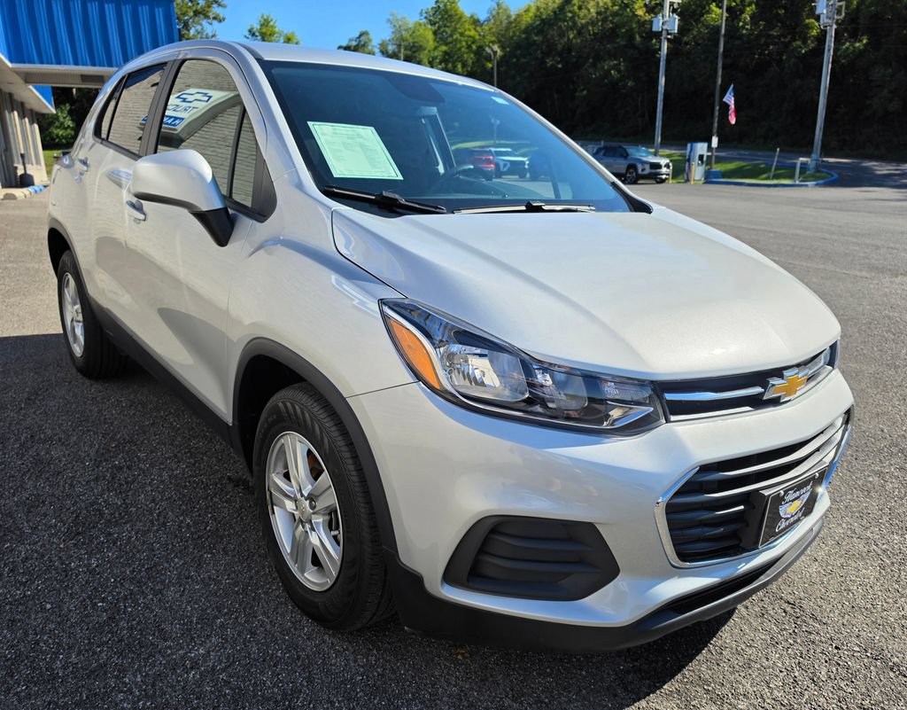 Used 2022 Chevrolet Trax LS w/ Tint and Cruise Package FWD image 8