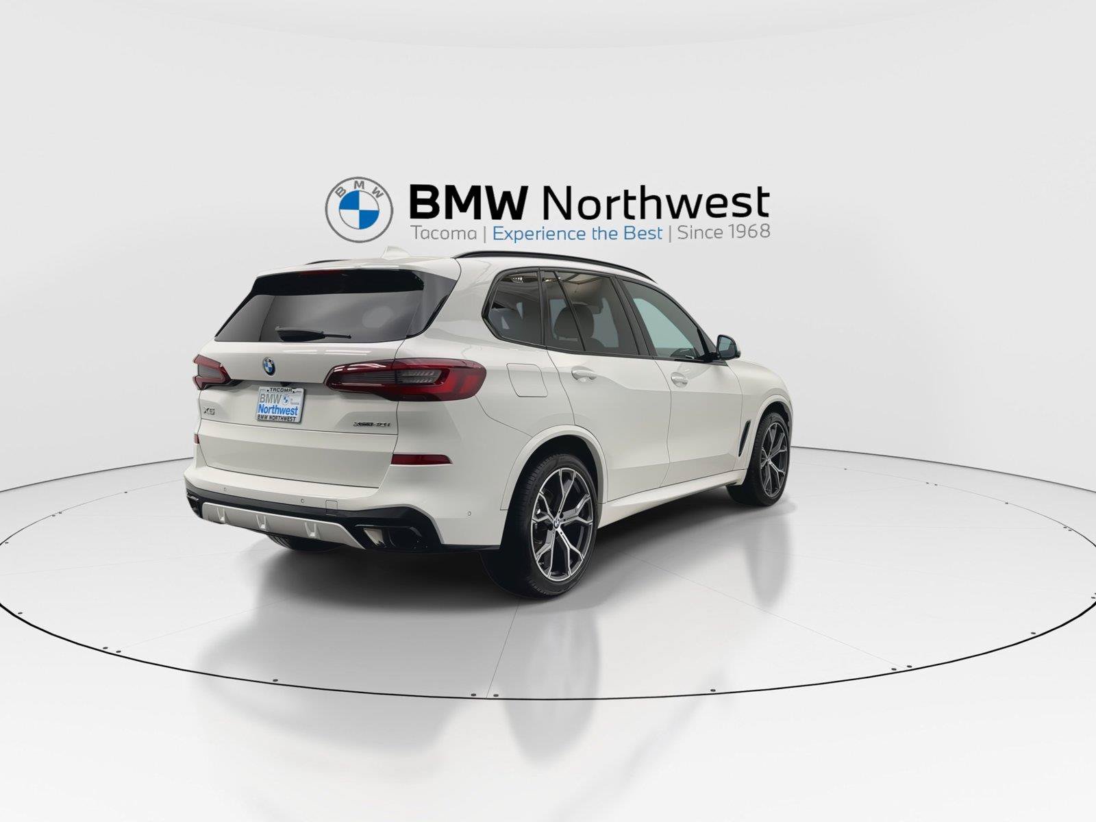 Used 2023 BMW X5 xDrive40i w/ M Sport Package AWD/4WD image 3