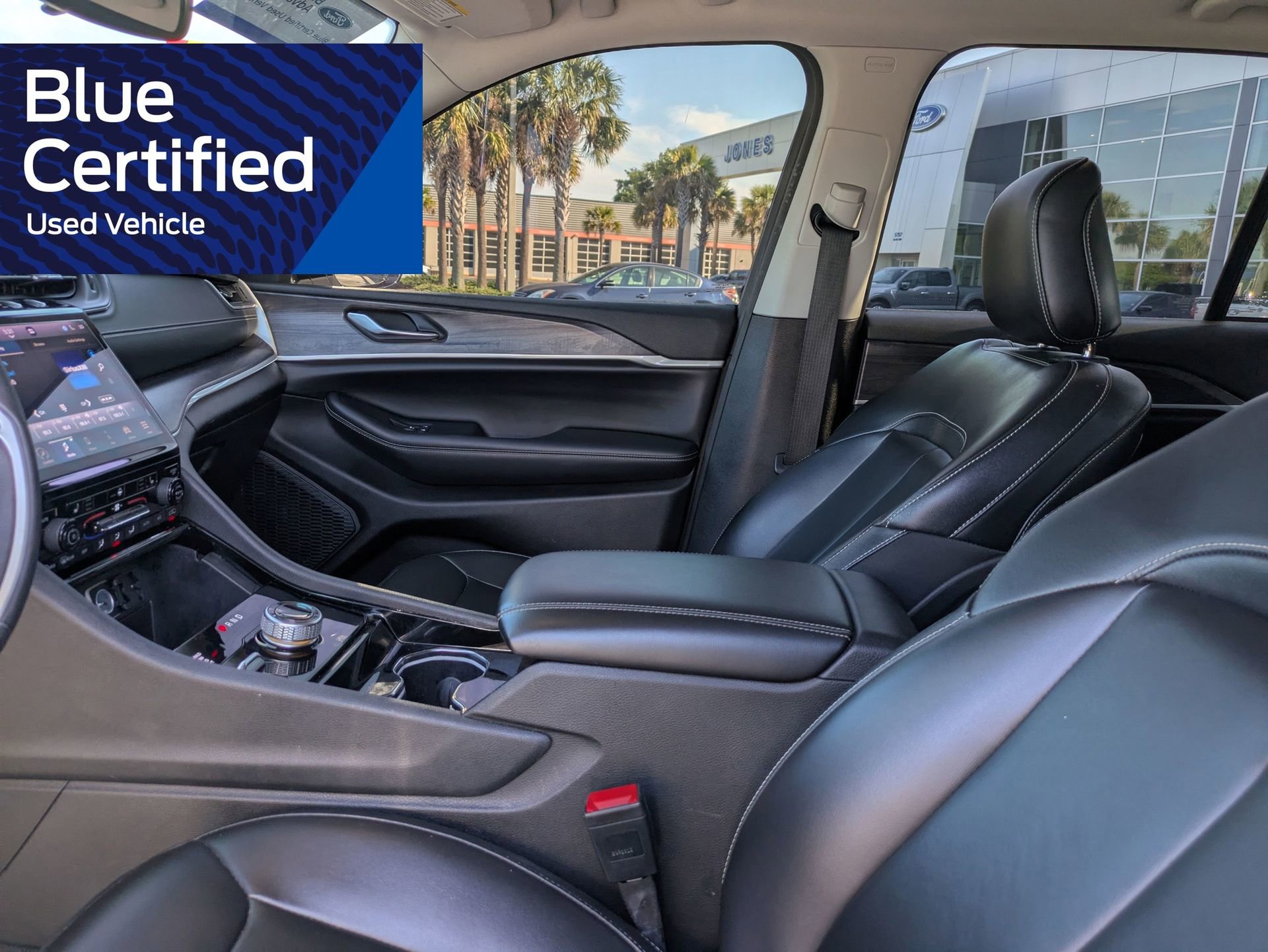Used 2023 Jeep Grand Cherokee Limited AWD/4WD image 24
