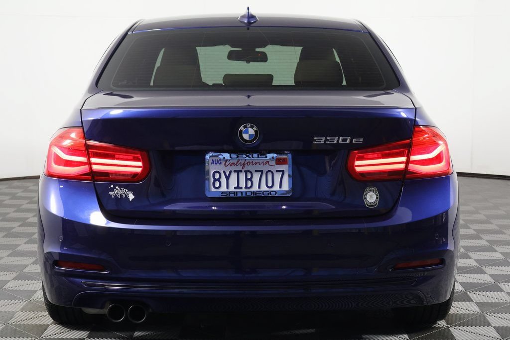 Used 2018 BMW 330e w/ Premium Package RWD image 5