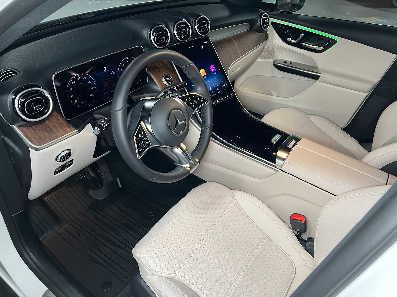 Certified 2025 Mercedes-Benz GLC 300 4MATIC image 24