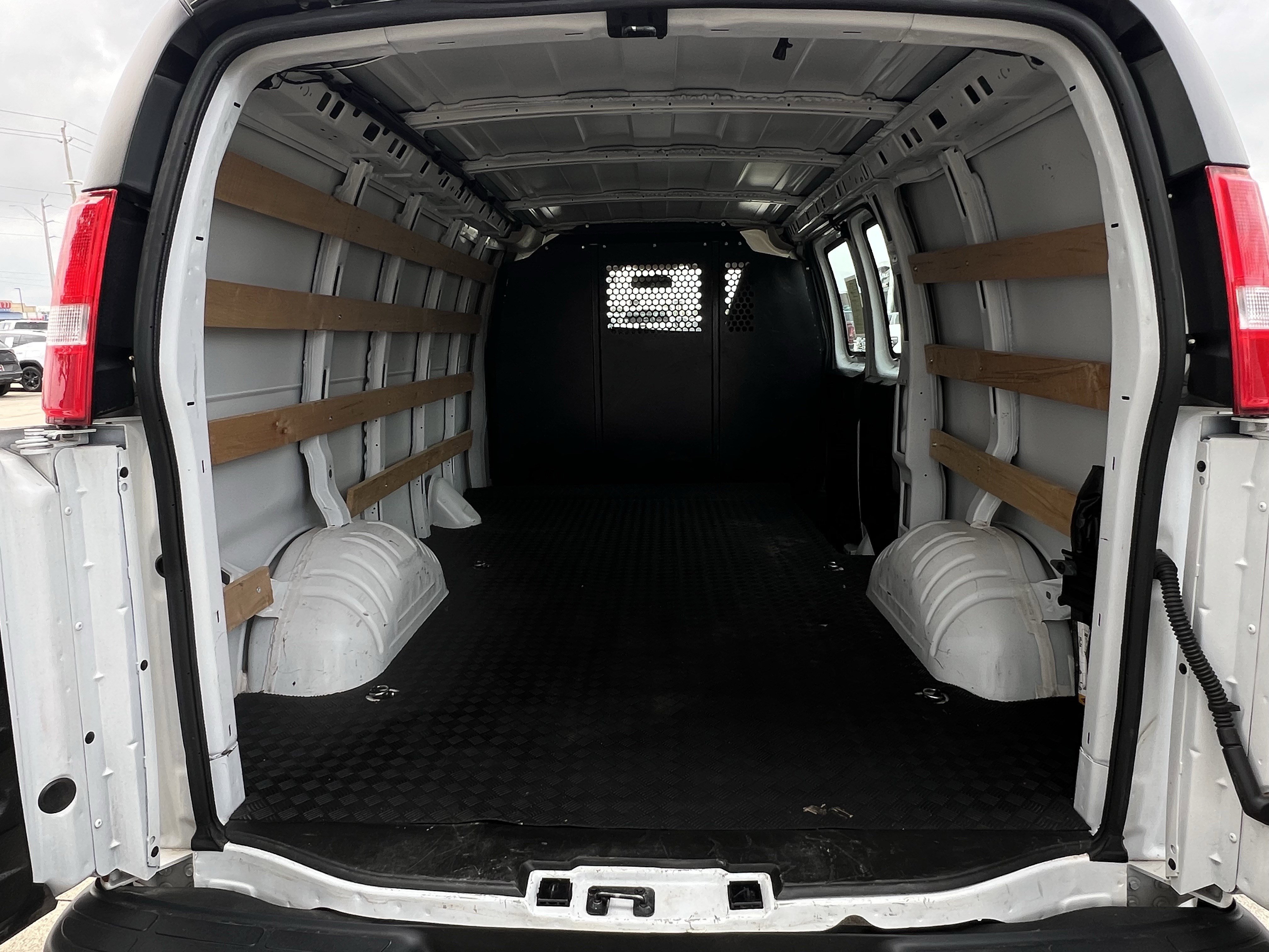 Used 2024 GMC Savana 2500 w/ Driver Convenience Package image 20