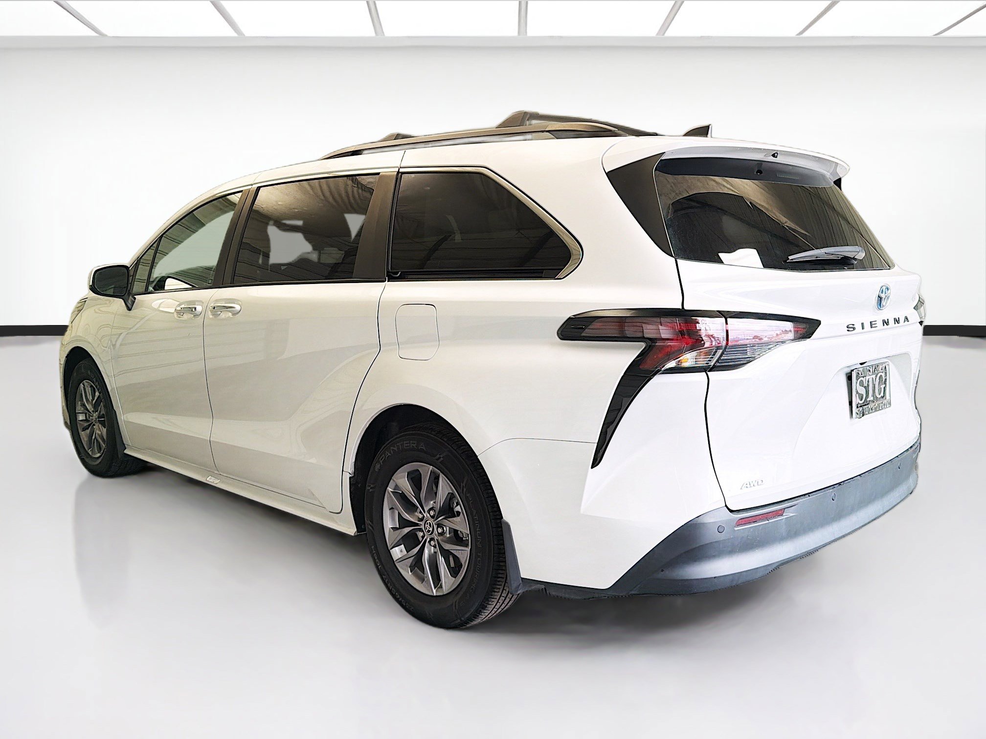 Used 2024 Toyota Sienna XLE w/ XLE Plus Package image 6