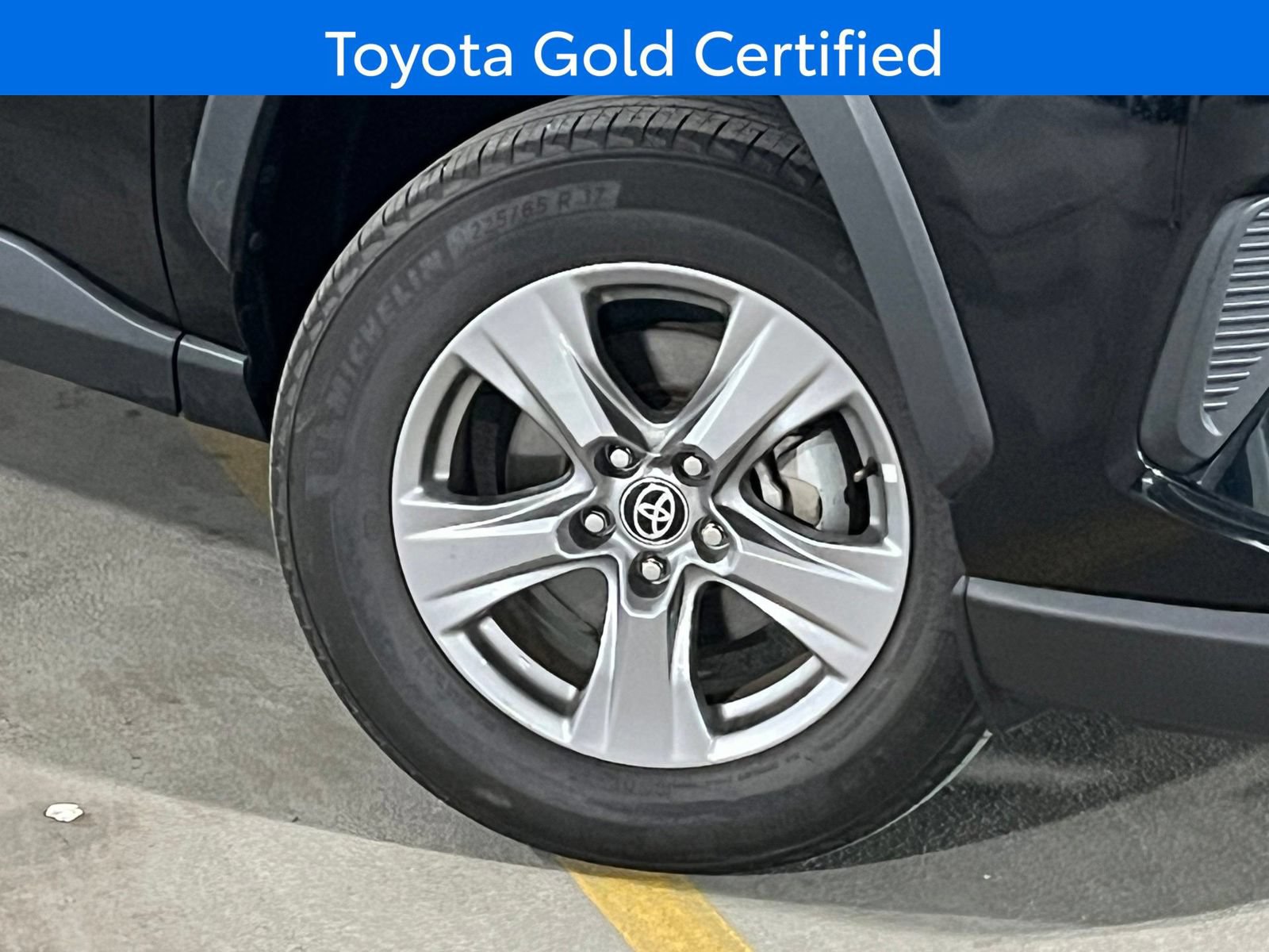 Used 2023 Toyota RAV4 XLE AWD/4WD image 2