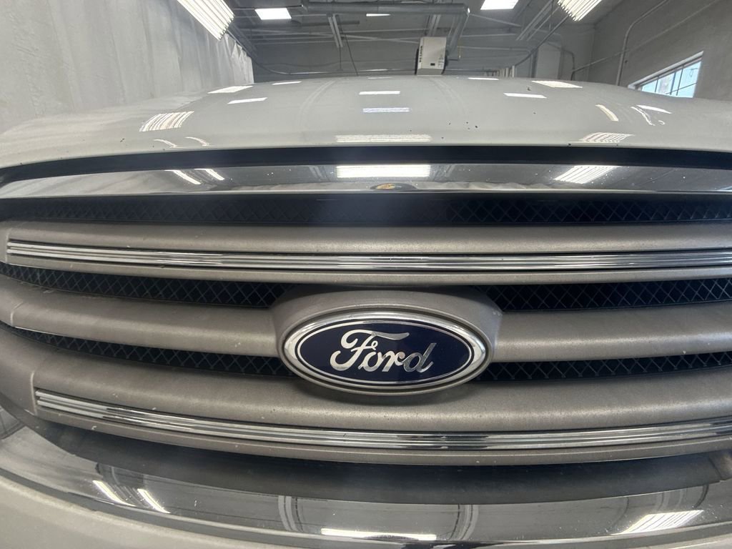 Used 2015 Ford Taurus SEL FWD image 40