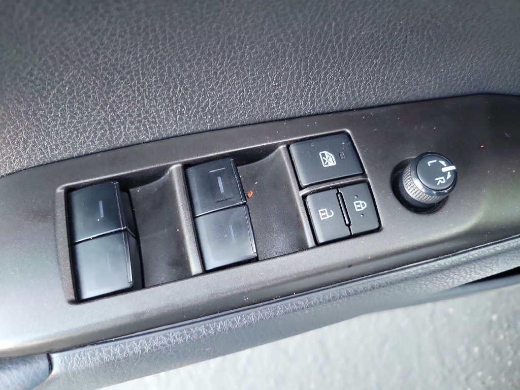 Used 2022 Toyota Camry SE w/ Carpet Mat Package (TMS) FWD image 20