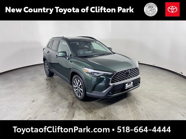 Used 2023 Toyota Corolla Cross XLE image 1