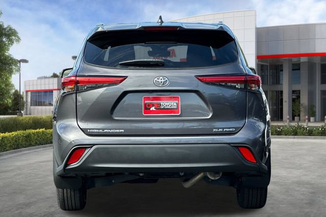 Certified 2022 Toyota Highlander XLE AWD/4WD image 6